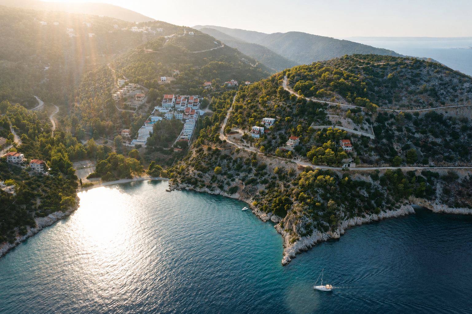 Αεροφωτογραφία του όρμου και της πλαγιάς όπου βρίσκονται τα οικόπεδα 10-2, 10-3 και 10-6 στη Σολυγεία